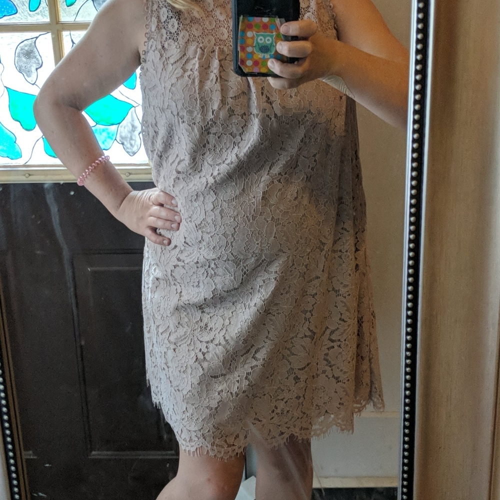 Sleeveless high neck loose lace dress